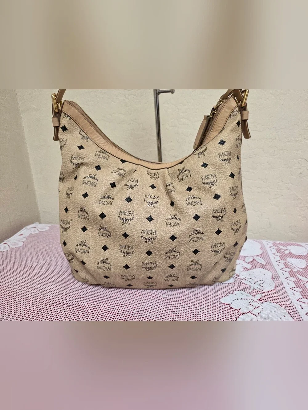 MCM Large Hobo Bag With Padlock And Keys And Authenticity Card
